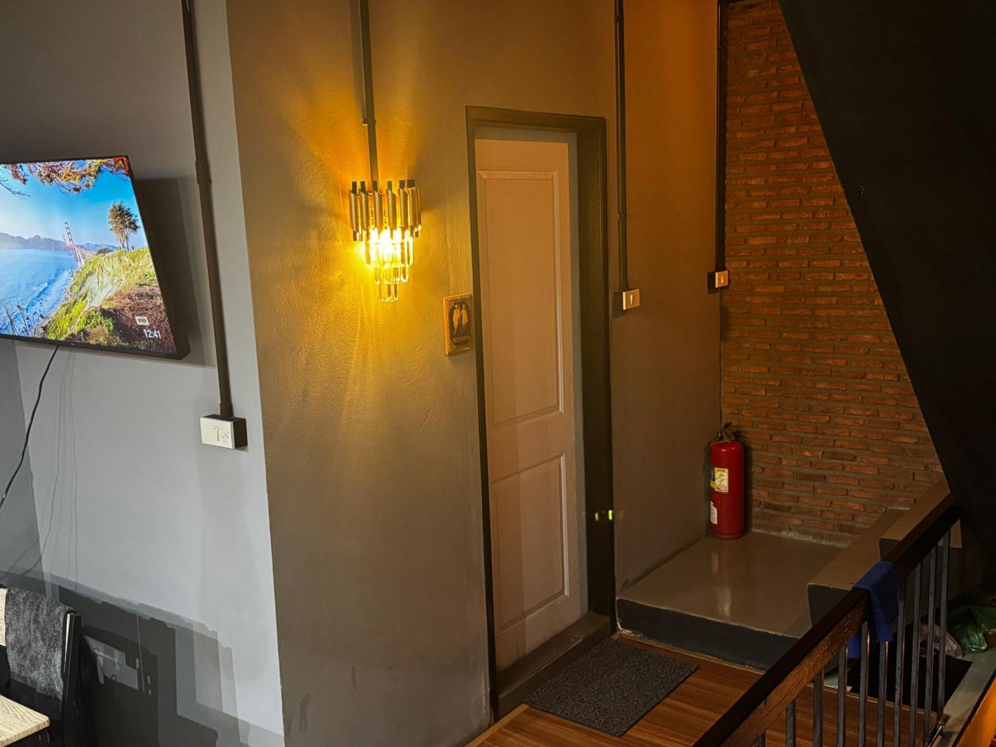 Stay At Pan Hostel Банкок Екстериор снимка