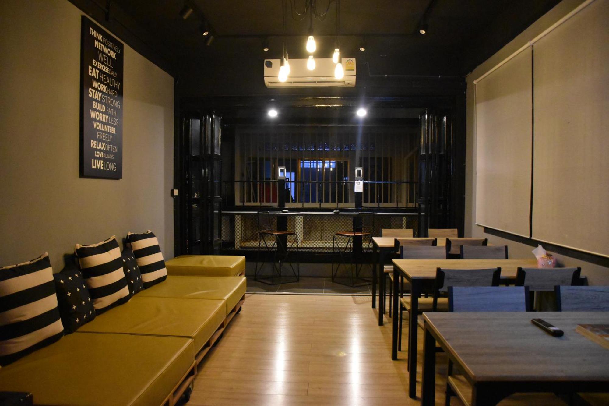Stay At Pan Hostel Банкок Екстериор снимка